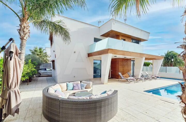 Дом 290 м² на участке 8 сот.