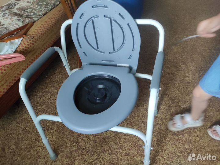 Кресло унитаз для малоподвижных людей