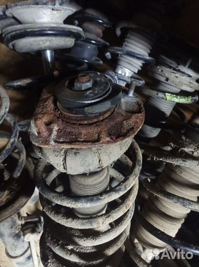 Стойка передняя Volvo S80