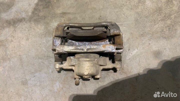 Суппорт тормозной передний правый Chevrolet Cruze