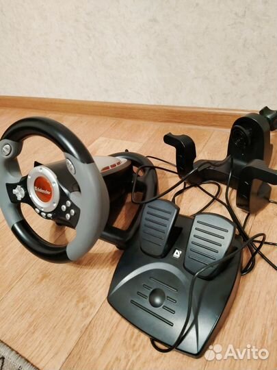 Игровой руль с педалями