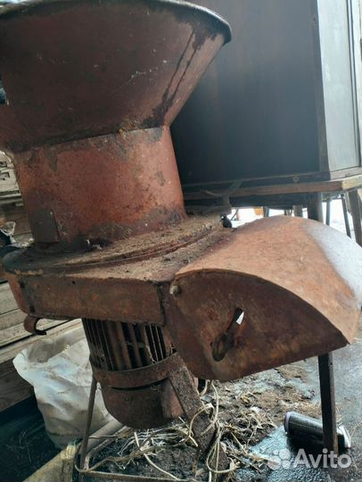 Корморезка электрическая