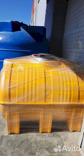 Ёмкость пластиковая в обрешётке