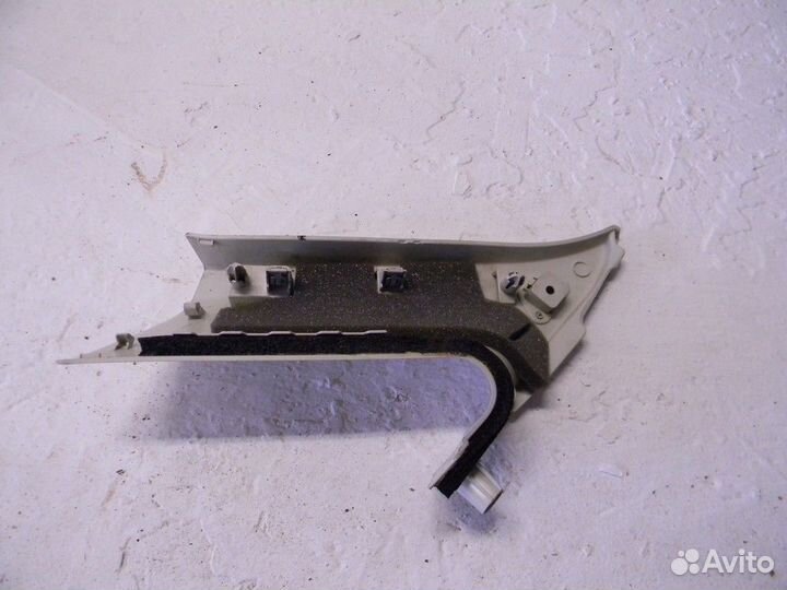 Обшивка стойки Focus III 2011