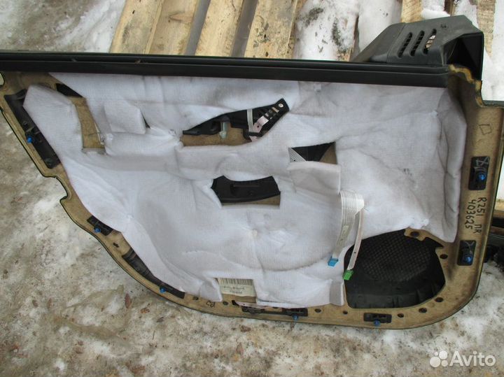 Обшивка двери передней правой W251 R-klasse