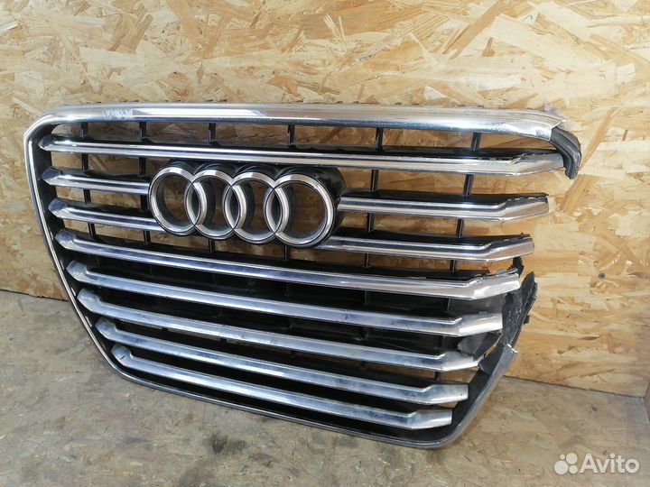 Решетка радиатора Audi A8