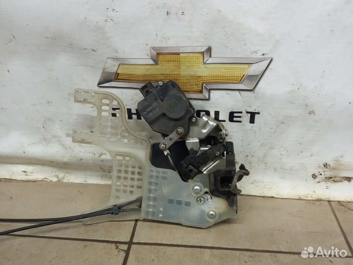 Замок задней левой двери Хендай Туксон 1