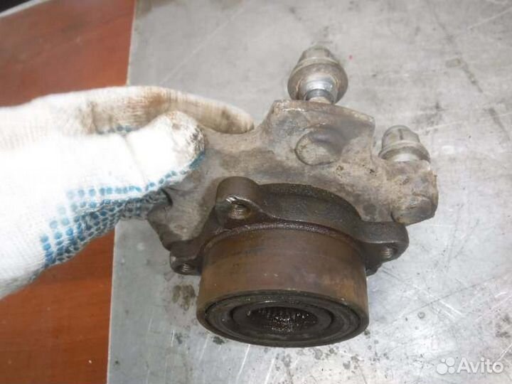 Ступица передняя правая Mitsubishi Pajero 3 6G74