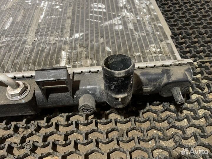 Радиатор системы охлаждения Nissan Tiida