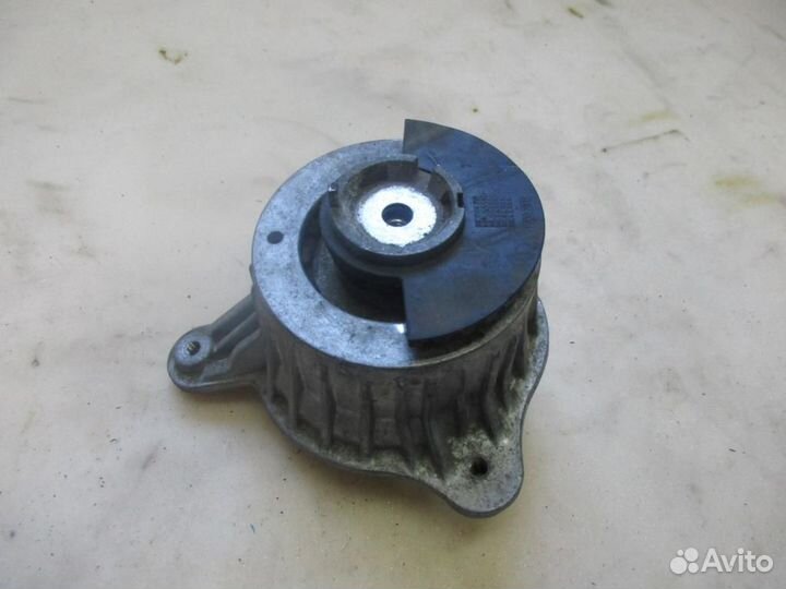 Опора двигателя w205 C-class 651 2014