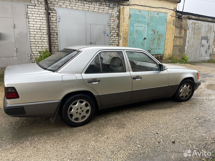 Mercedes-Benz W124 2.6 AT, 1990, 300 000 км