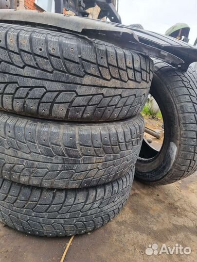Michelin X-Ice 225/70 R16 21F