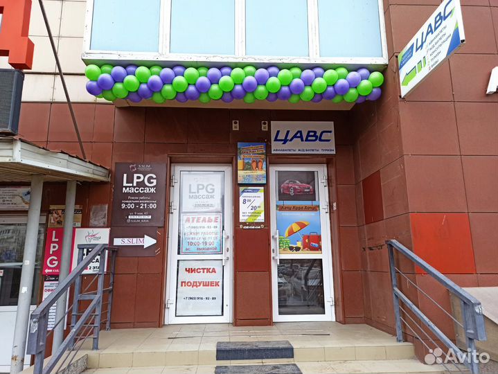 Арка из воздушных шаров на вход в магазин