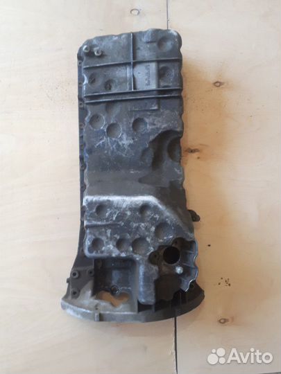 Картер двигателя мерседес 211 м647