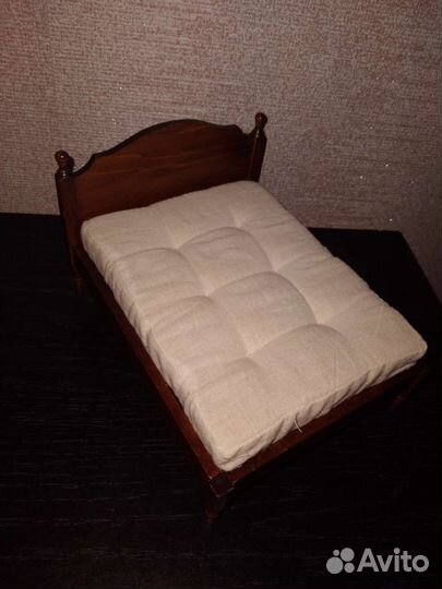 Мебель и посуда для кукольного домика