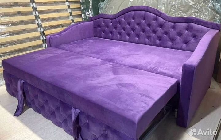 Кровать двуспальная с подъемным механизмом