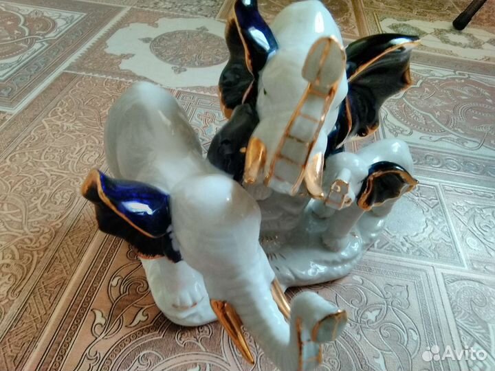 Семья слонов