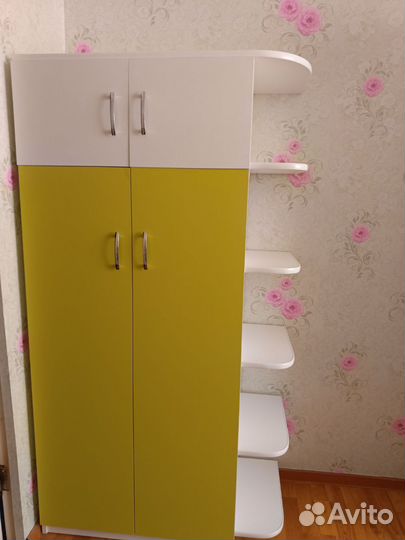 Шкаф детский с полками