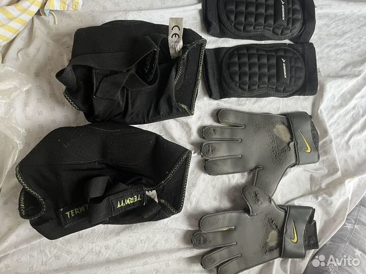 Вратарские перчатки, защита колен, локтей