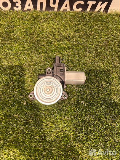 Моторчик стеклоподъемника задний правый Honda HR-V