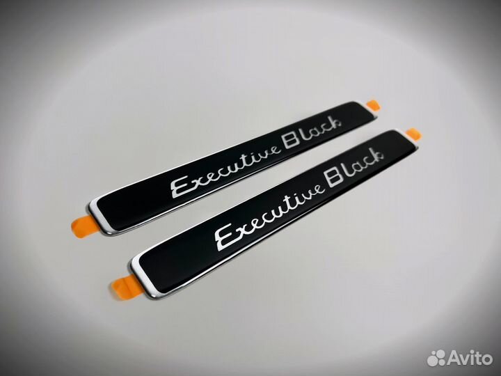 Эмблема Executive Black