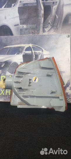 Левый поворотник Audi 100 C3