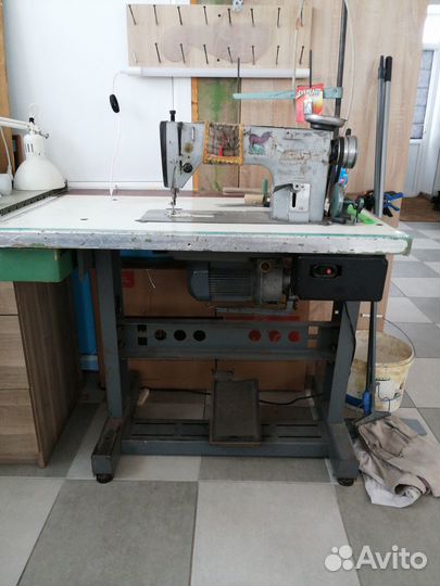 Продаётся оверлок и швейная машина