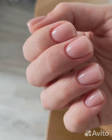 Покрытие ногтей гель-лаком/маникюр/педикюр