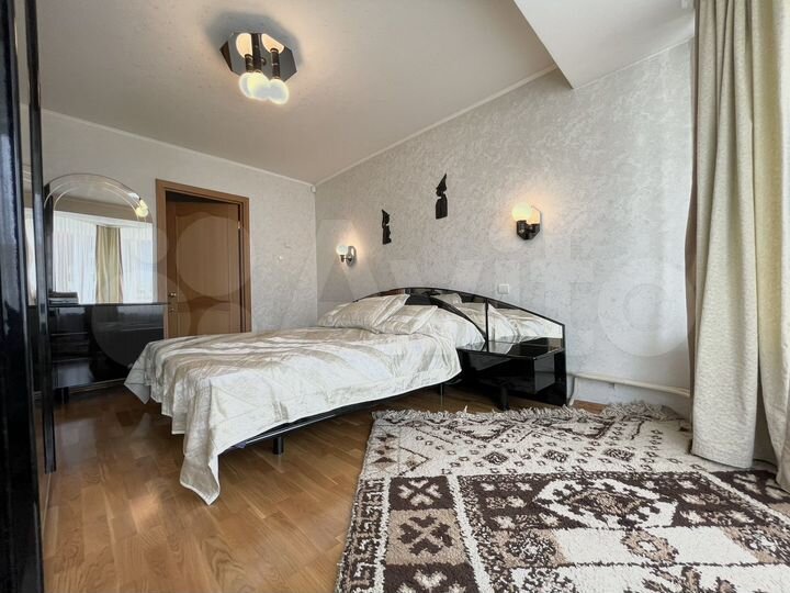 3-к. квартира, 82,2 м², 10/10 эт.