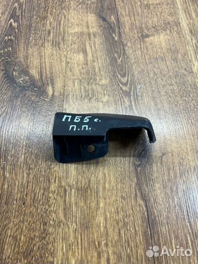 Накладка петли капота передняя правая Volkswagen