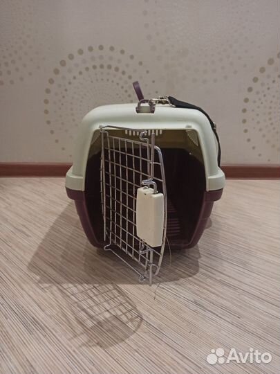 Переноска для кошек и маленьких собак