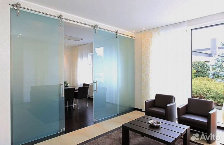 Стеклянные двери на террасу