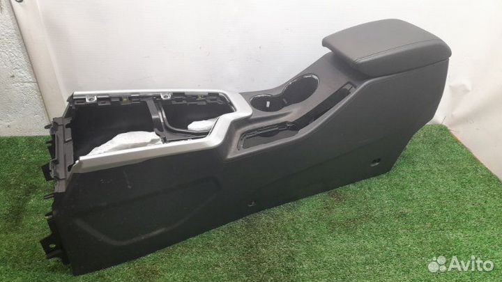 Консоль между сидений Chery Tiggo4 1.5 (113лс)