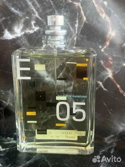 Escentric Molecules molecule 05