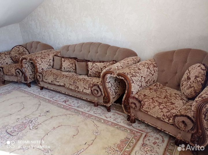 Хол, диван, кресла