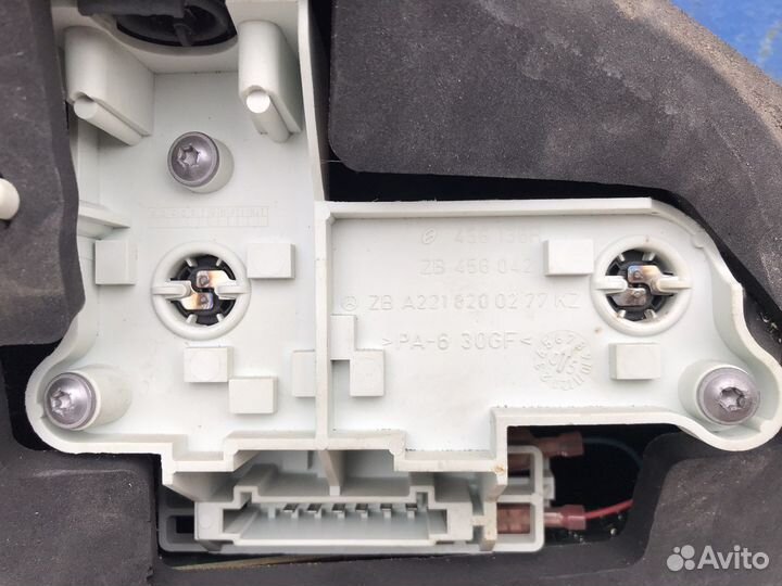 Фонарь задний правый Mercedes S-Class W221