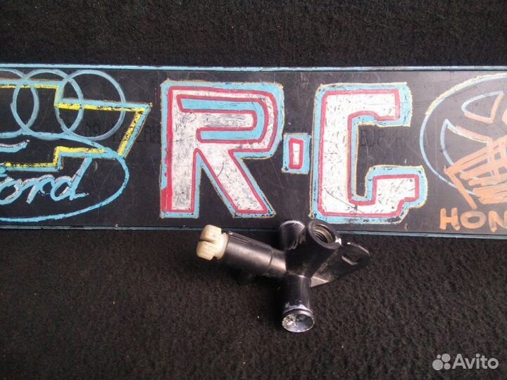 Тройник системы охлаждения Toyota Prius ZVW30