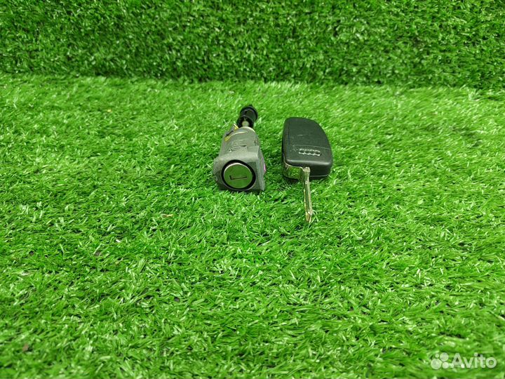 Личинка замка двери с ключом Audi S3 8V