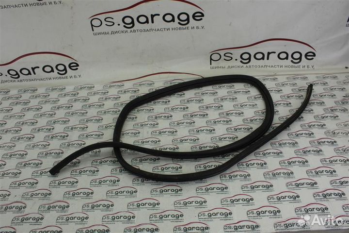 Уплотнитель кузова передней правой двери Nissan Q