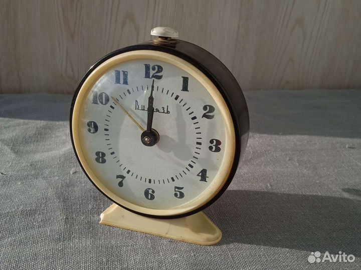 Часы настольные будильник Слава СССР