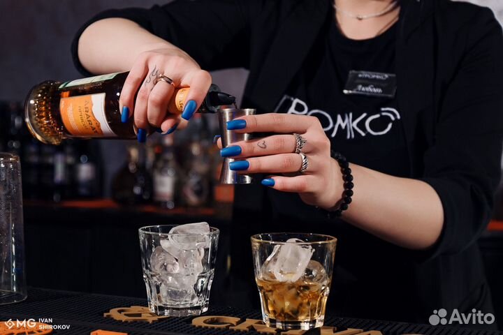 Бармен в ночной клуб