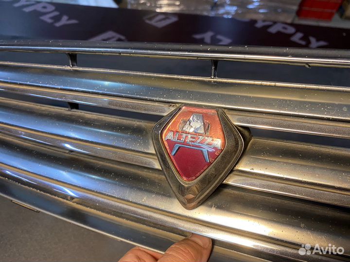 Решетка радиатора altezza лезвие хром