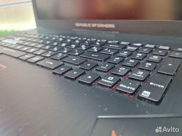 Ноутбук asus Striks