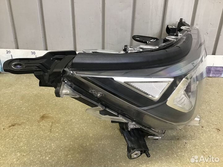 Фара правая Toyota RAV 4 2018