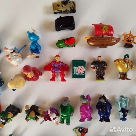 Одним лотом фигурки из киндер- сюрприза