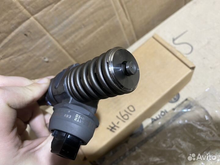 Насос форсунка TDI 2.5 5.0 Volkswagen Touareg Нов