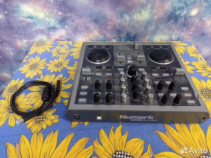 Midi контроллер DJ. Numark Total Control