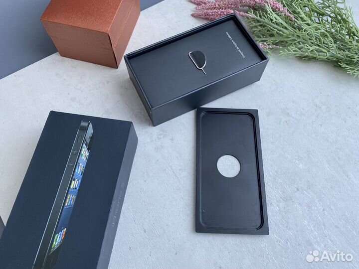 Коробка от iPhone