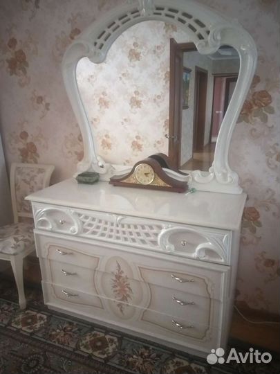 Гарнитур спальный