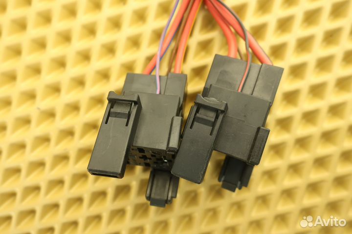 Разъем VAG 4H0937528